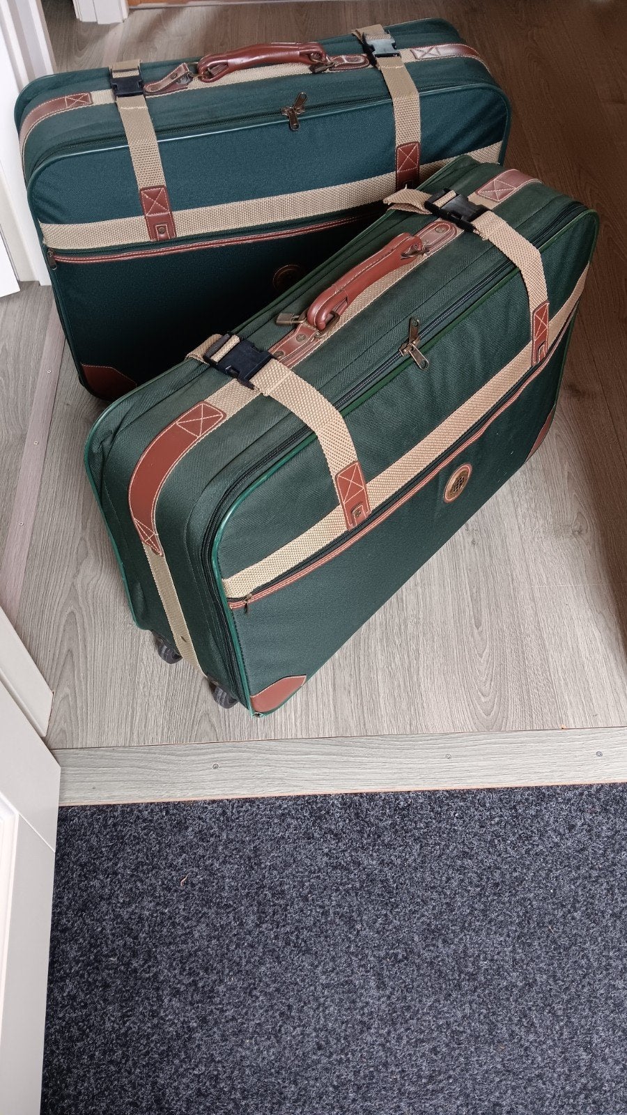 2 Nette grote reiskoffers, Overige materialen, Gebruikt, 70 cm of meer, Wieltjes