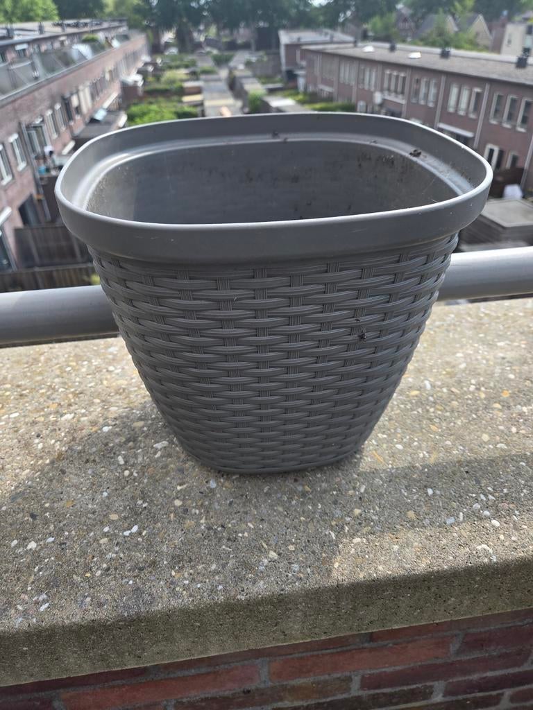 Balkon bloempotten, Tuin en Terras, Bloempotten, Zo goed als nieuw, Kunststof, Ophalen