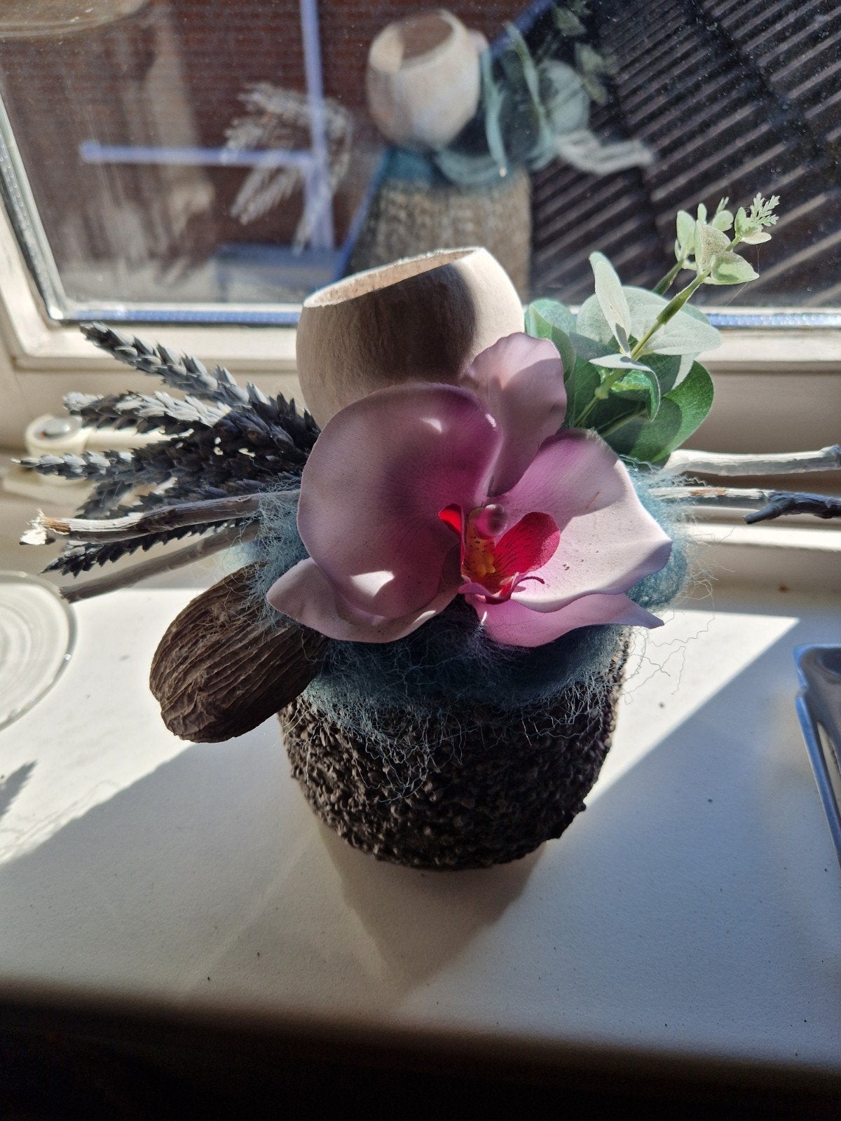 Potje met kunst bloem, Steen/keramiek, Ophalen of Verzenden, Zo goed als nieuw, Kunstbloem