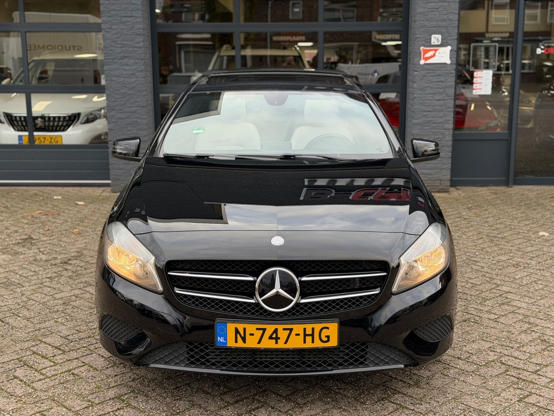 Mercedes-Benz A-klasse 180 Ambition Leer|Pano|Stoelvw|Navi|A, Auto's, Gebruikt, 4 cilinders, 19 km/l, Geïmporteerd