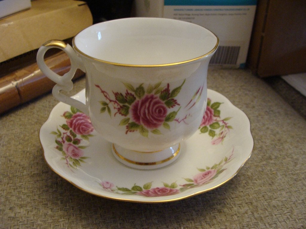 Te koop kop en schotel royel ascot Mos rose, Ophalen of Verzenden, Nieuw, Porselein, Kop en/of schotel