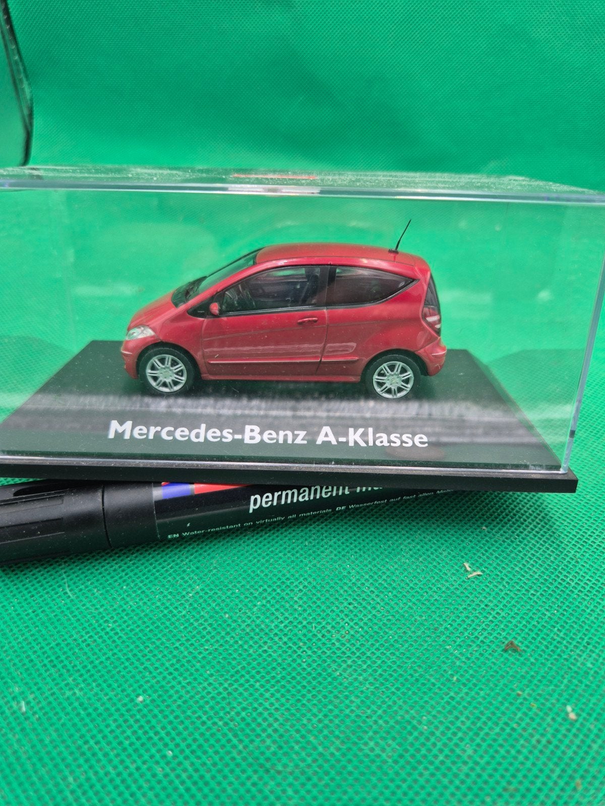 120 Mercedes benz A-Klasse rood 1/43 Schuco, Ophalen of Verzenden, Zo goed als nieuw, Auto, Schuco