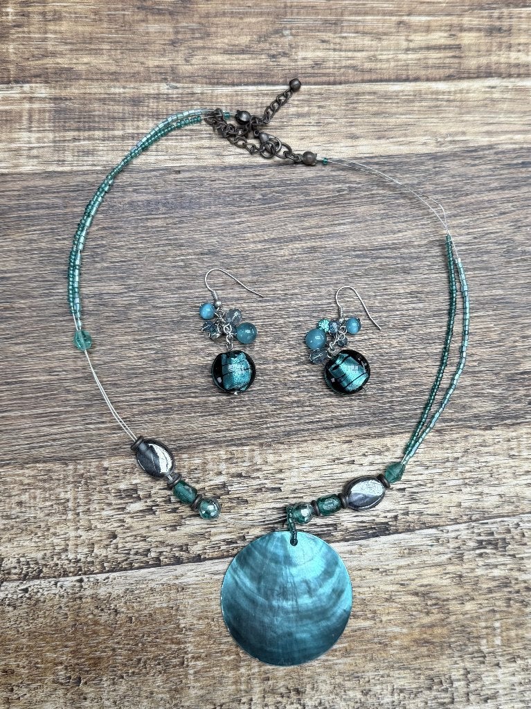 Groene ketting - set met bijpassende oorbellen, Ophalen of Verzenden, Zo goed als nieuw, Groen, Overige materialen