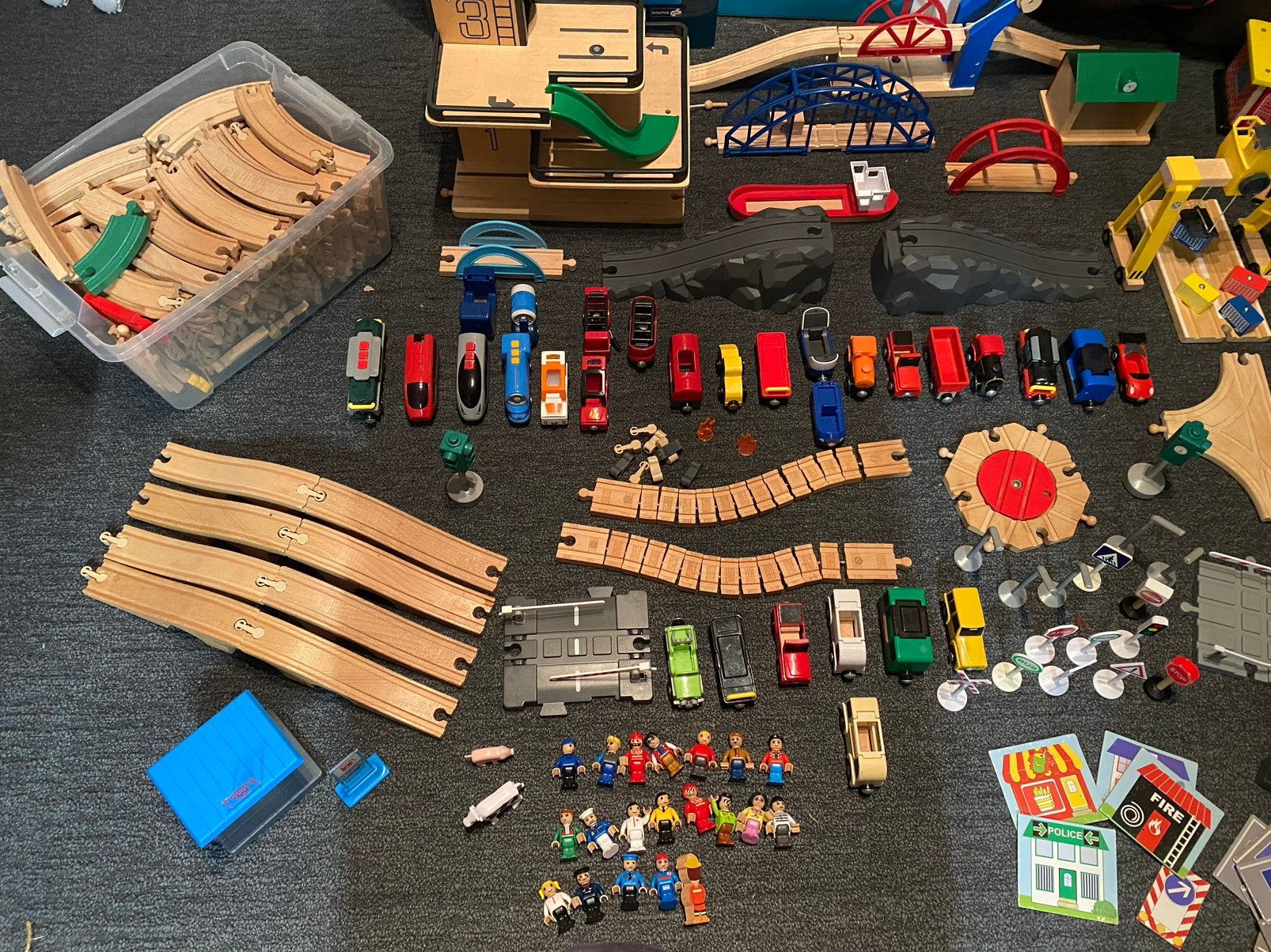 Zeer uitgebreide houten treinbaan met treintjes, Ophalen, Gebruikt