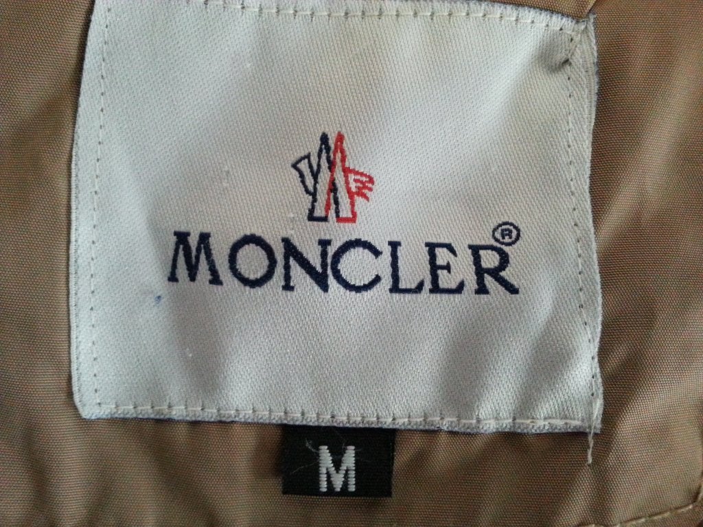 Moncler Jas  met beige kleur  maat M, Moncler, Maat 48/50 (M), Beige, Ophalen of Verzenden