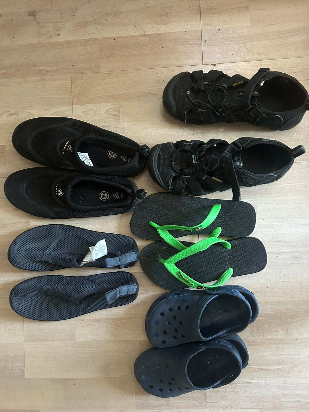 Waterschoenen, slippers, crocs en sandalen kinderen. Gratis, Kinderen en Baby's, Kinderkleding | Schoenen en Sokken, Ophalen, Gebruikt
