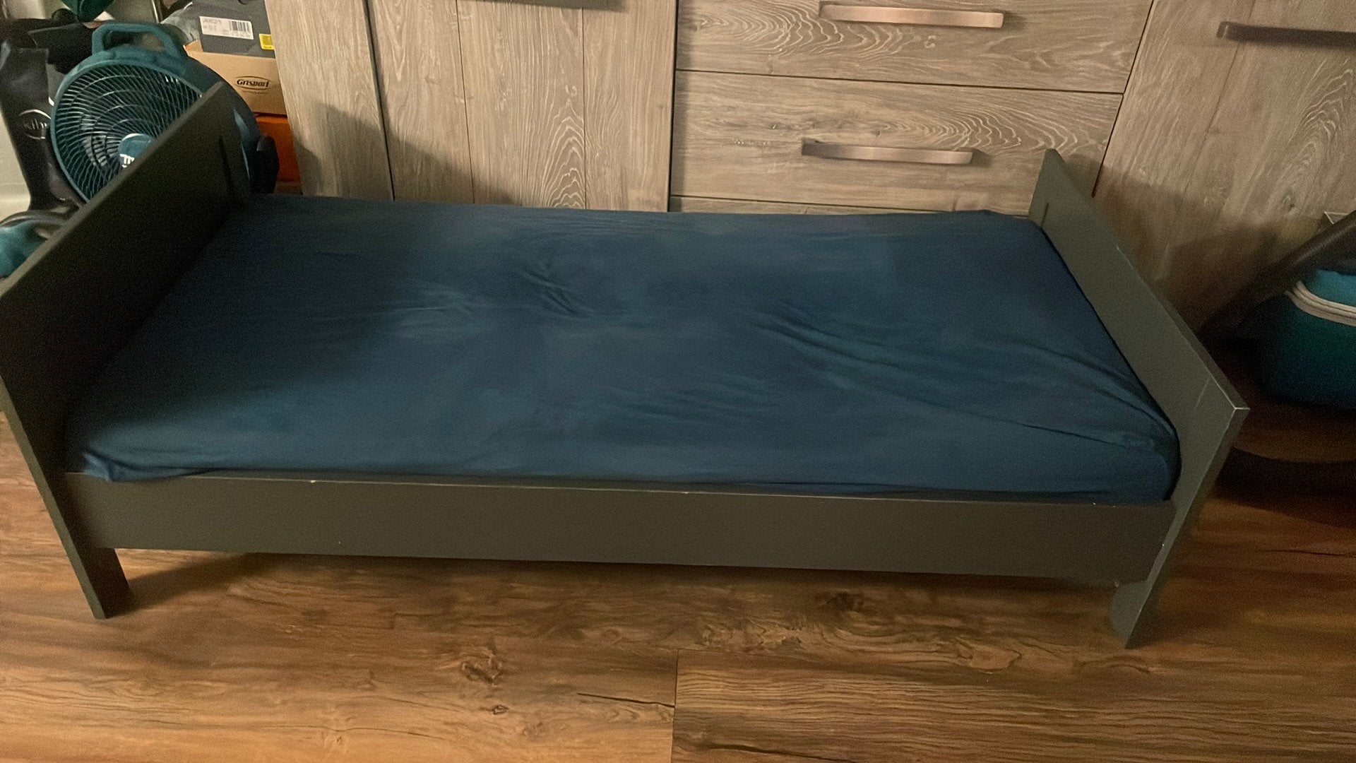 Peuterbed 70x160 Felix antraciet kleur, Ophalen, Zo goed als nieuw, 140 tot 160 cm, 70 tot 85 cm