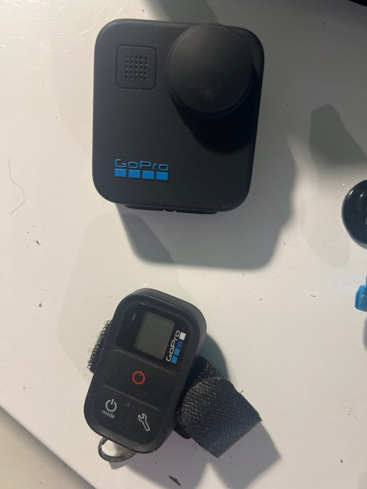 Foto 3 van GoPro Max 360 camera met accessoires en afstandsbediening