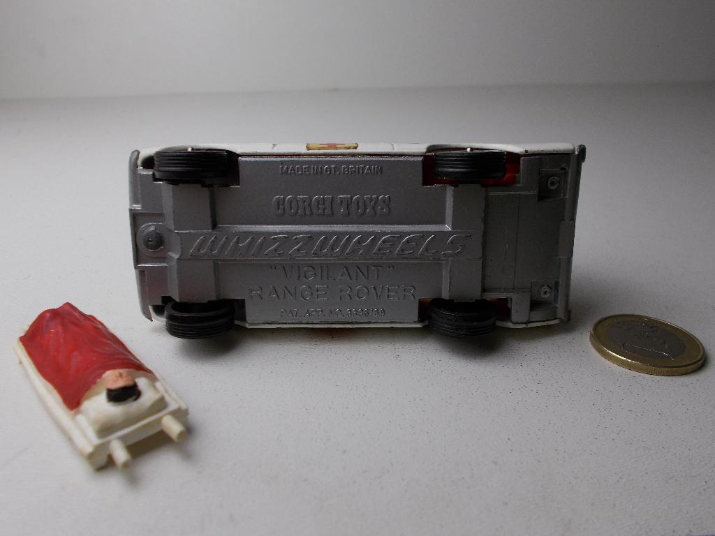 1977 Corgi Toys 482 RANGE ROVER AMBULANCE + BRANCARD (C), Ophalen of Verzenden, Zo goed als nieuw, Auto, Corgi