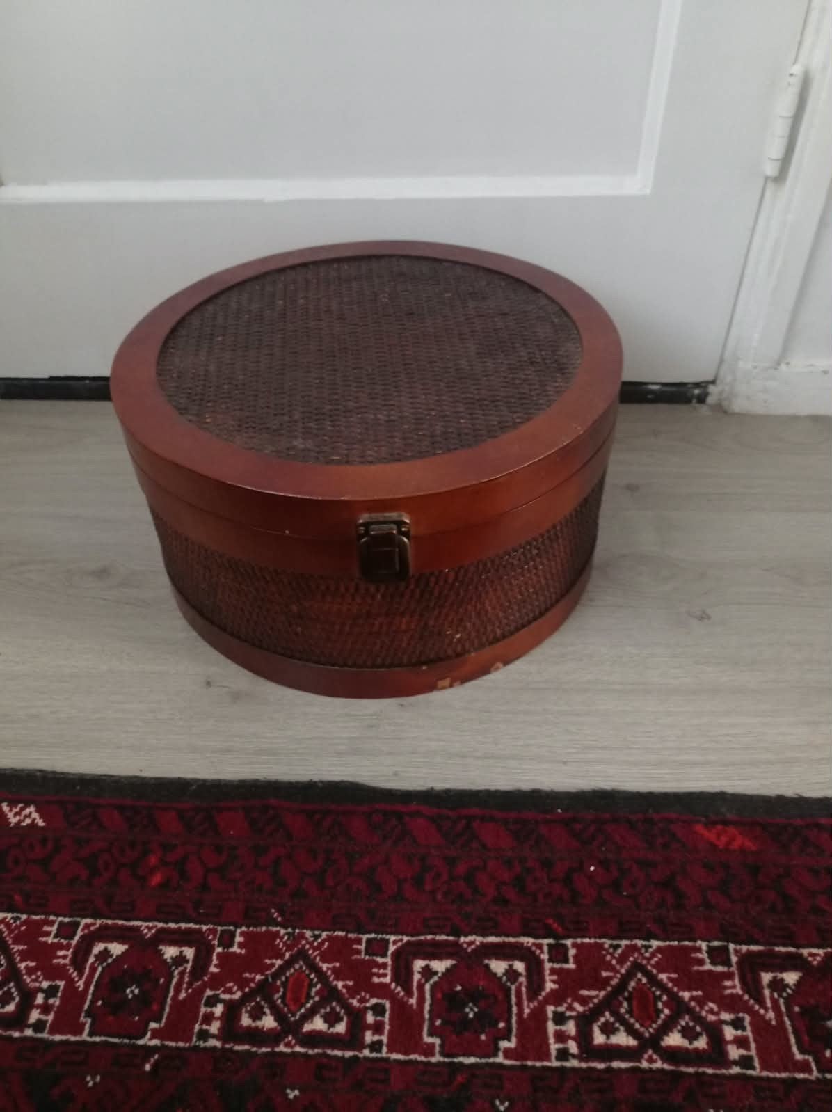 Vintage ronde opbergdoos / hoedendoos van hout en riet, Ophalen of Verzenden