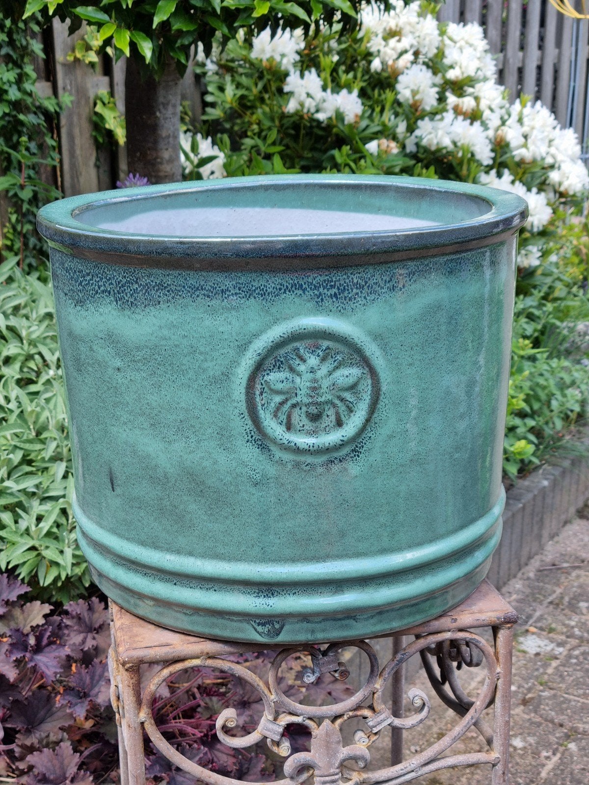 Grote terras bloempot ,
CILINDER model met decoratie BIJ, Ophalen, Steen, Rond, Zo goed als nieuw