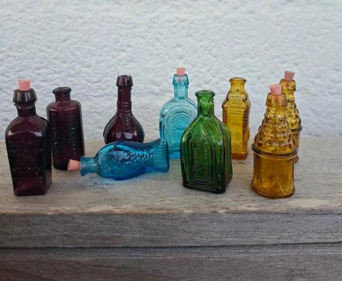 Vintage brocante letterbak flesjes jaren 70, van glas, gaaf, Ophalen of Verzenden