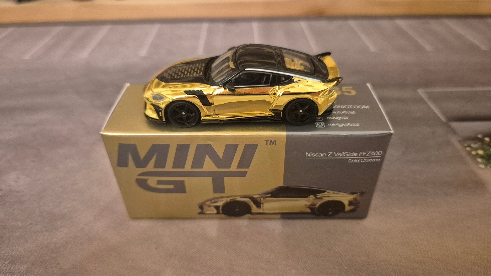 Mini GT Nissan Z VeilSide FFZ400 Gold Chrome schaal 1:64, Ophalen of Verzenden
