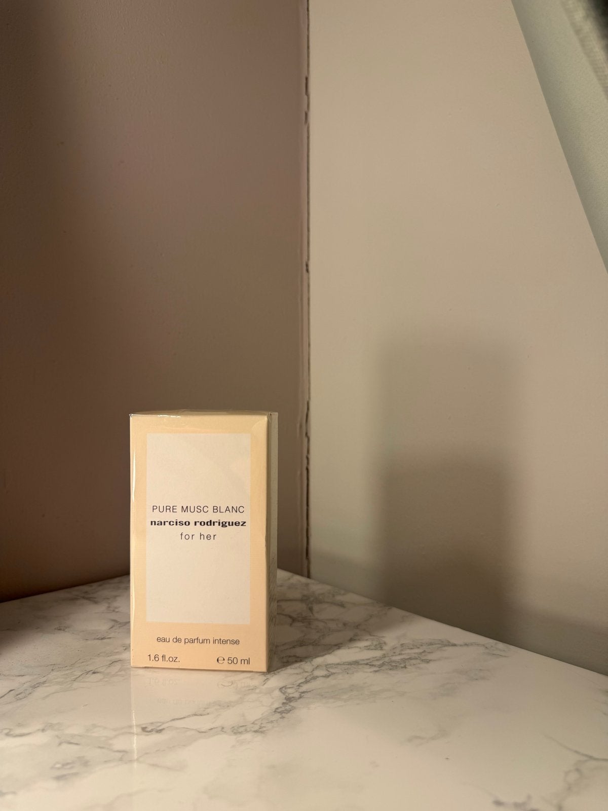 Narciso Rodriguez Pure Musc Blanc Eau de Parfum Intense 50ml, Sieraden, Tassen en Uiterlijk, Ophalen of Verzenden, Nieuw
