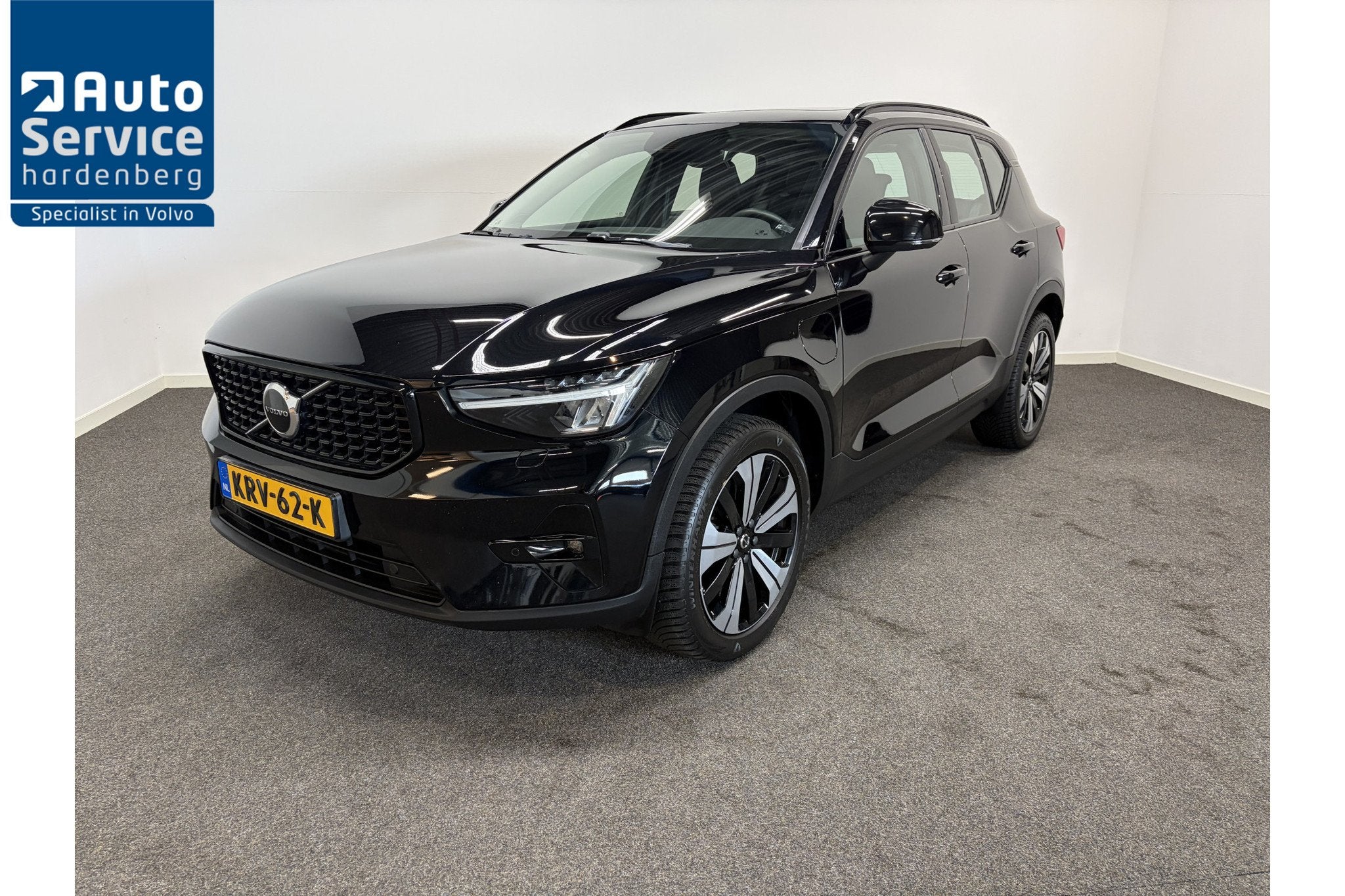 Volvo XC40 1.5 T4 Plug-in hybrid Ultimate Dark Leer/ Pano/ C, Zwart, Bedrijf, Hybride Elektrisch/Benzine, 3 cilinders