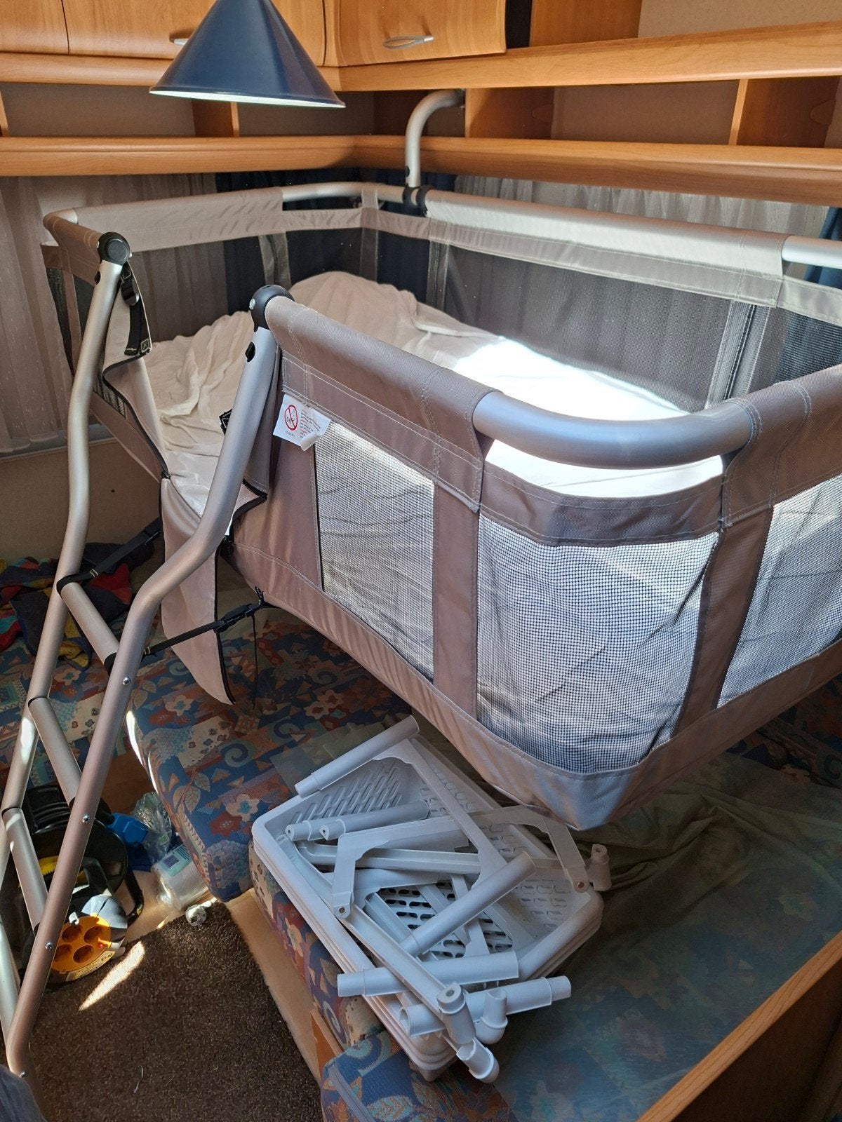 Uwis Opklapbaar Caravanbed / Kinderbed - Zo goed als nieuw, Caravans en Kamperen, Ophalen of Verzenden, Zo goed als nieuw