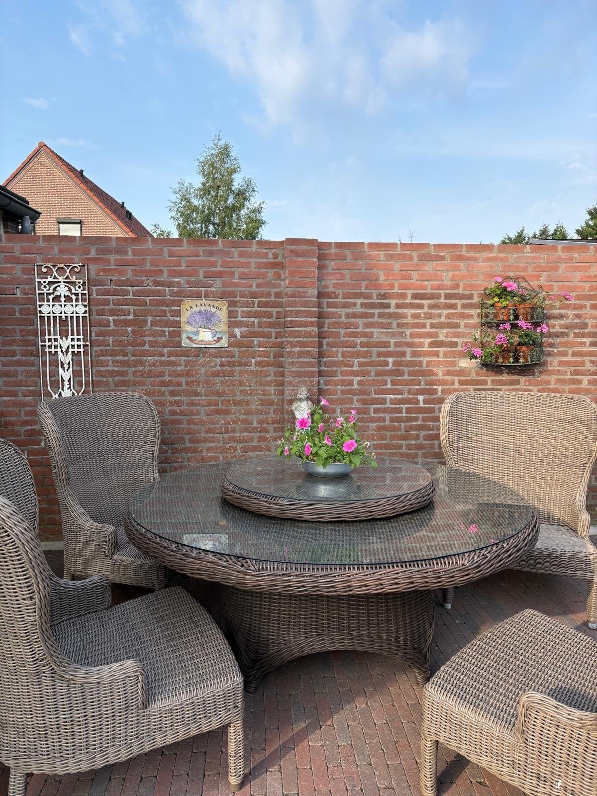 Ronde low dining tuintafel wicker, Tuin en Terras, Tuinsets en Loungesets, Gebruikt, Tuinset, Wicker, 4 zitplaatsen, Eettafel