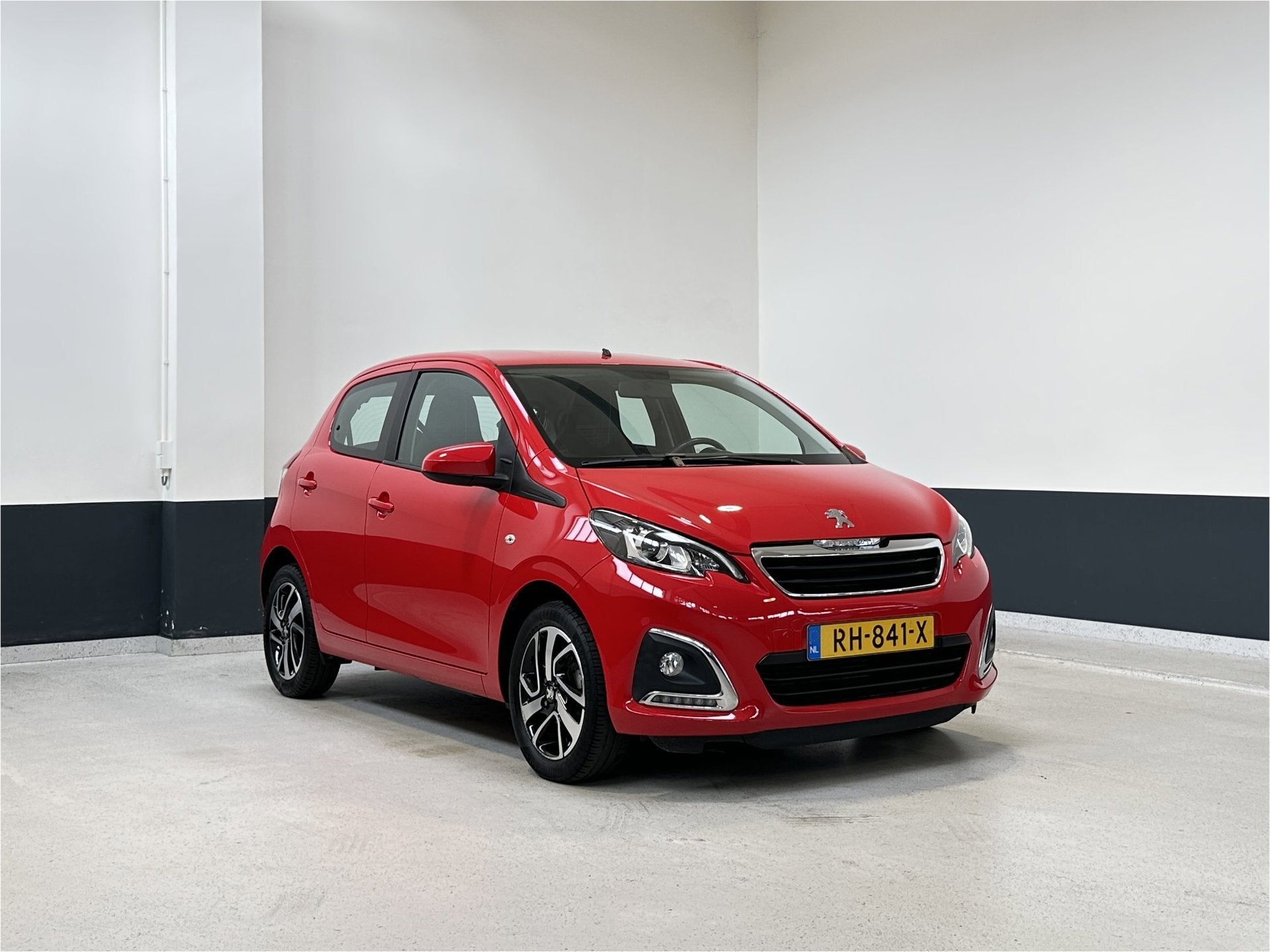Peugeot 108 1.0 e-VTi Allure| NL | 2 Eig | Navigatie | Bluet, Voorwielaandrijving, Stof, Gebruikt, 4 stoelen
