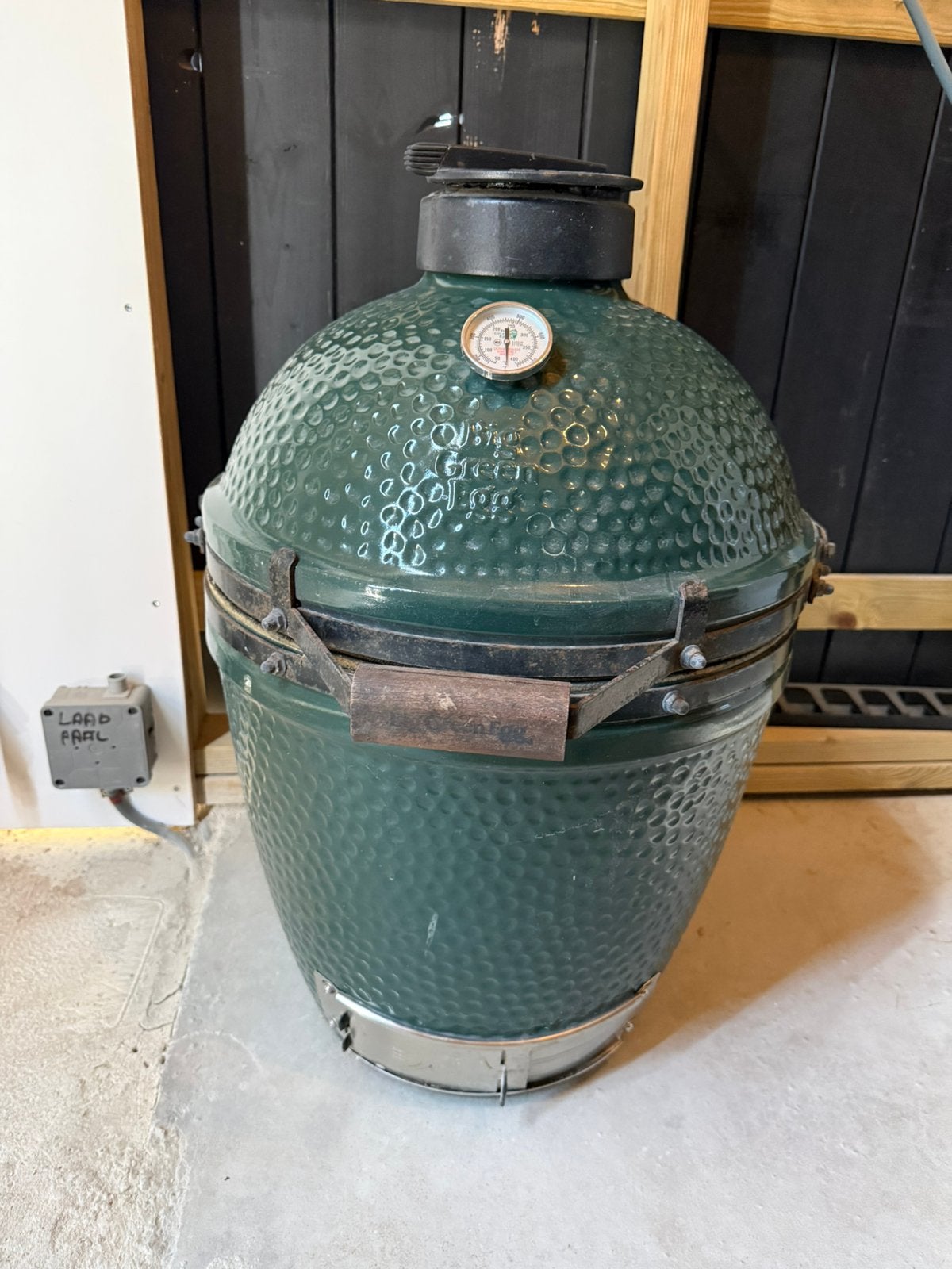 Big Green Egg Medium met gietijzeren rooster, Ophalen, Gebruikt