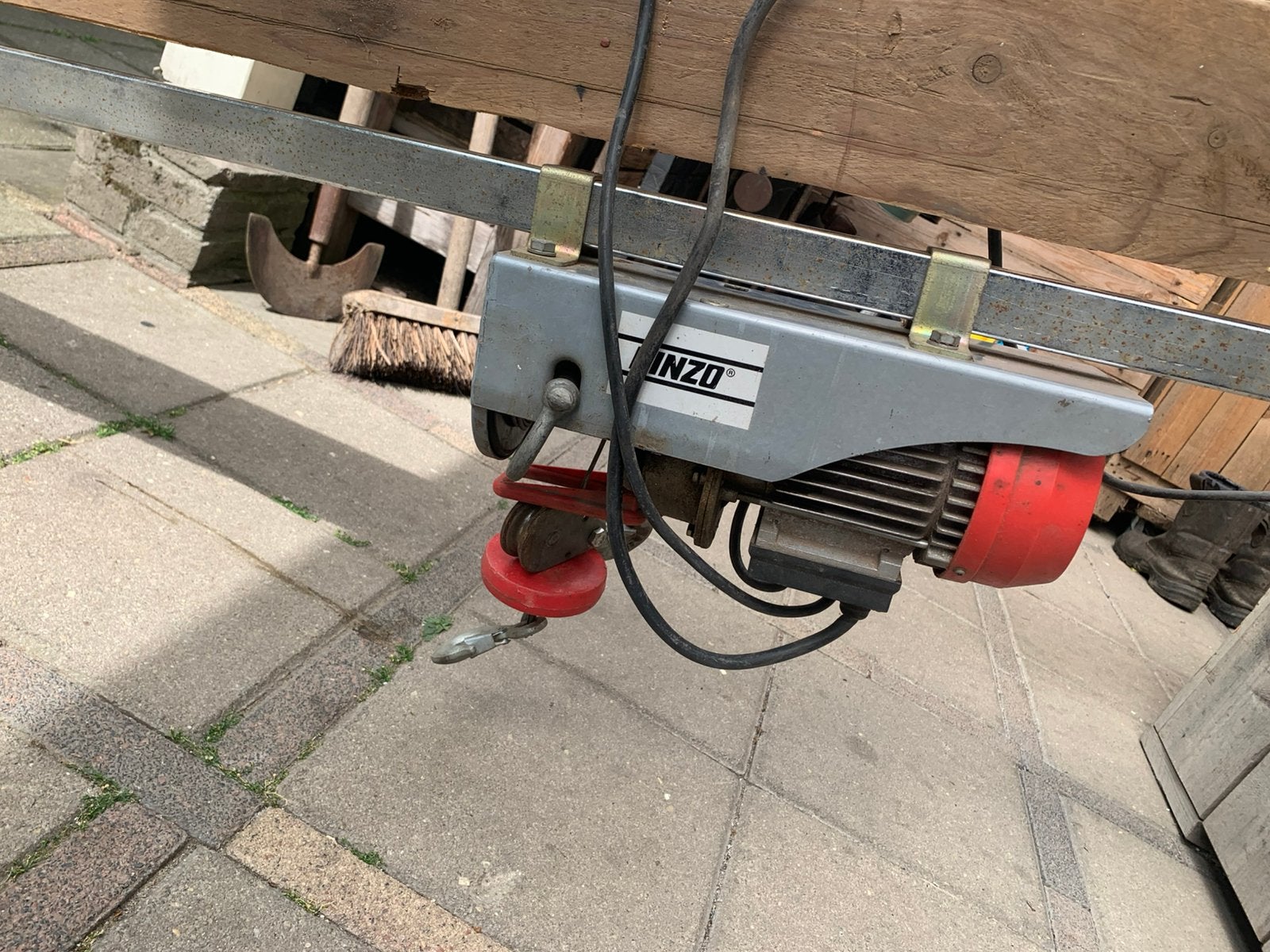 Electrische lier op rails, 220V, Ophalen, Zo goed als nieuw, Elektrisch