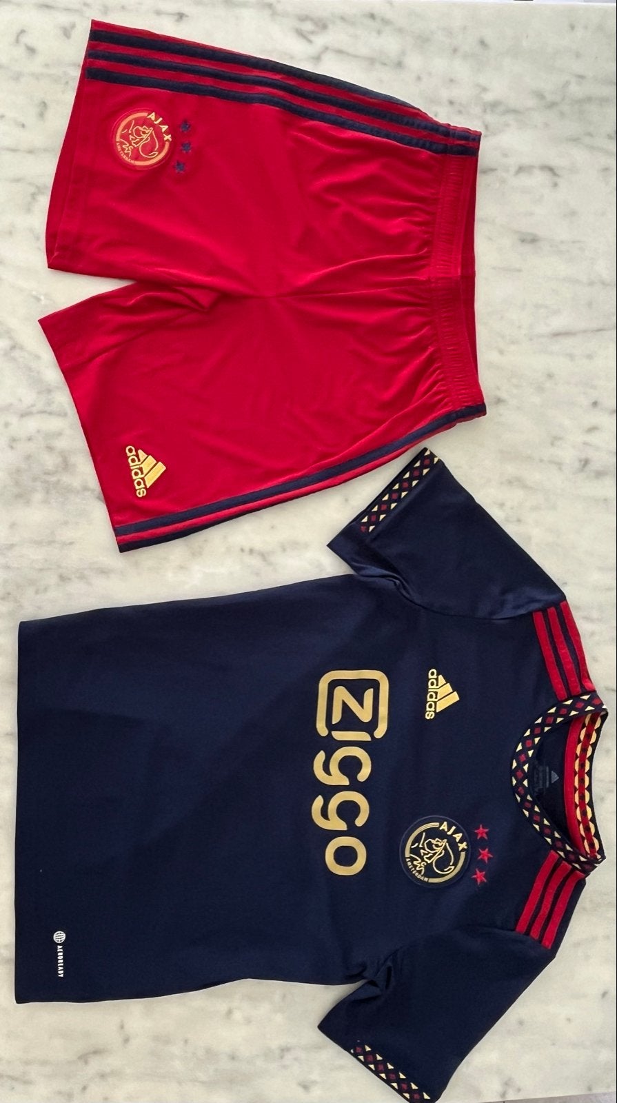 Ajax uit tenue 2023-2024 (shirt en broekje), Sport en Fitness, Voetbal, Maat XS of kleiner, Ophalen of Verzenden, Nieuw, Set