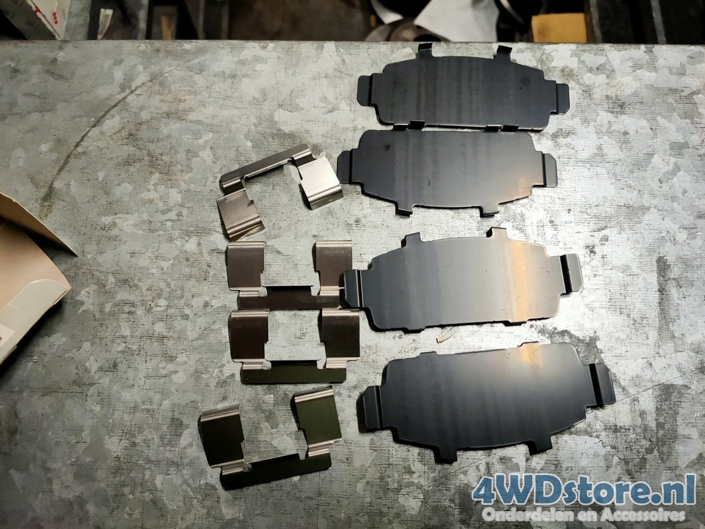 Nissan Almera Tino / Almera II / Primera remblok shim set vo, -, -, Nieuw, Ophalen of Verzenden