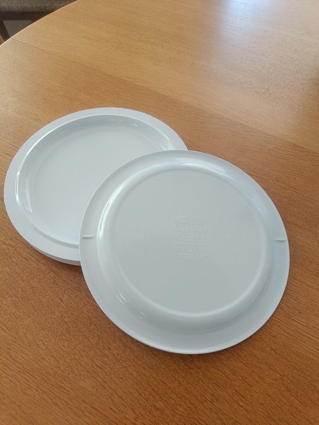 4 witte platte MEPAL borden camping, Kerkweg 24, Ophalen of Verzenden, Zo goed als nieuw, Mepal