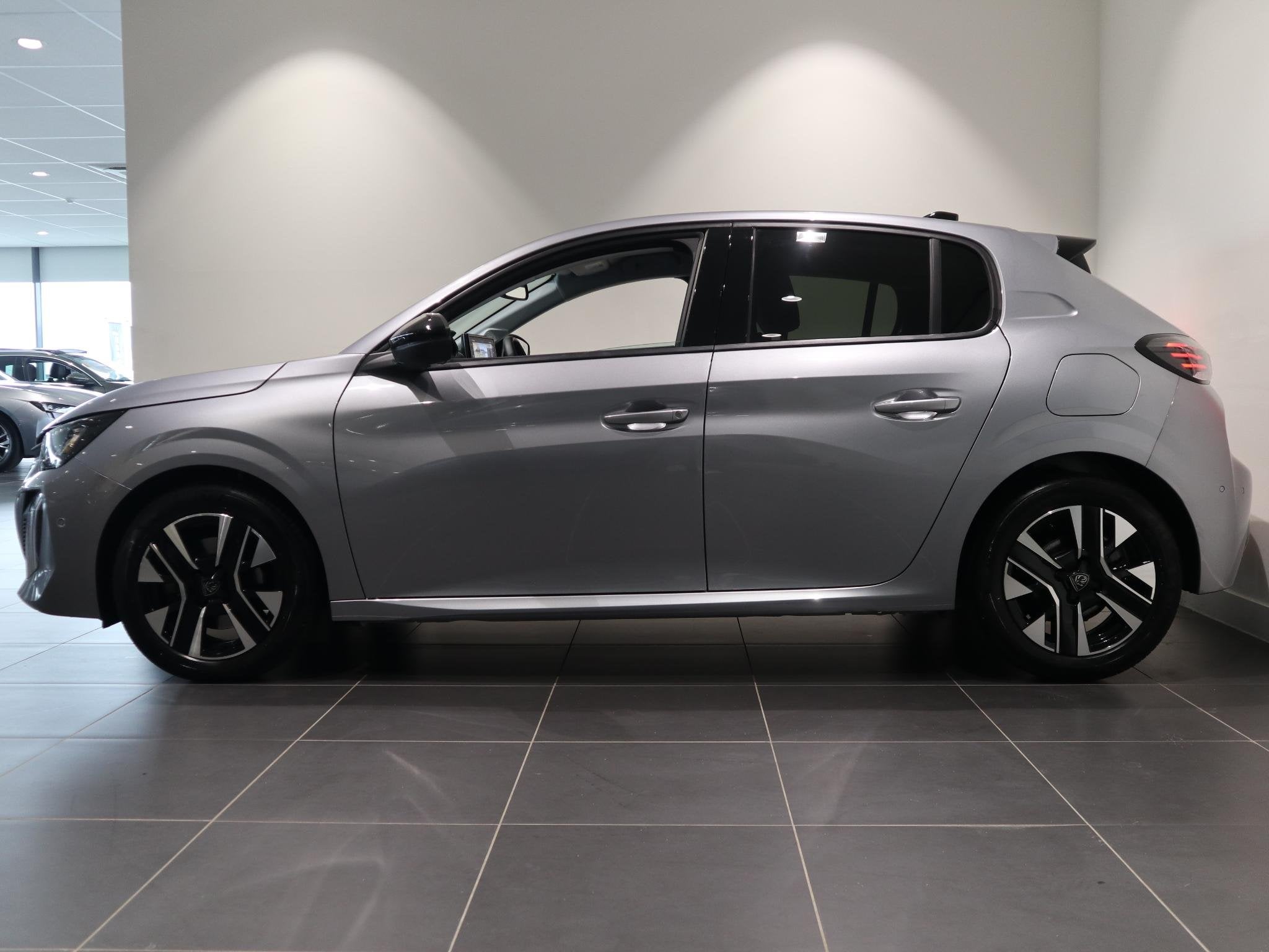 Peugeot 208 Allure - CAMERA VOOR EN ACHTER - DRAADLOZE APPLE, Auto's, Voorwielaandrijving, 101 pk, Gebruikt, Euro 6