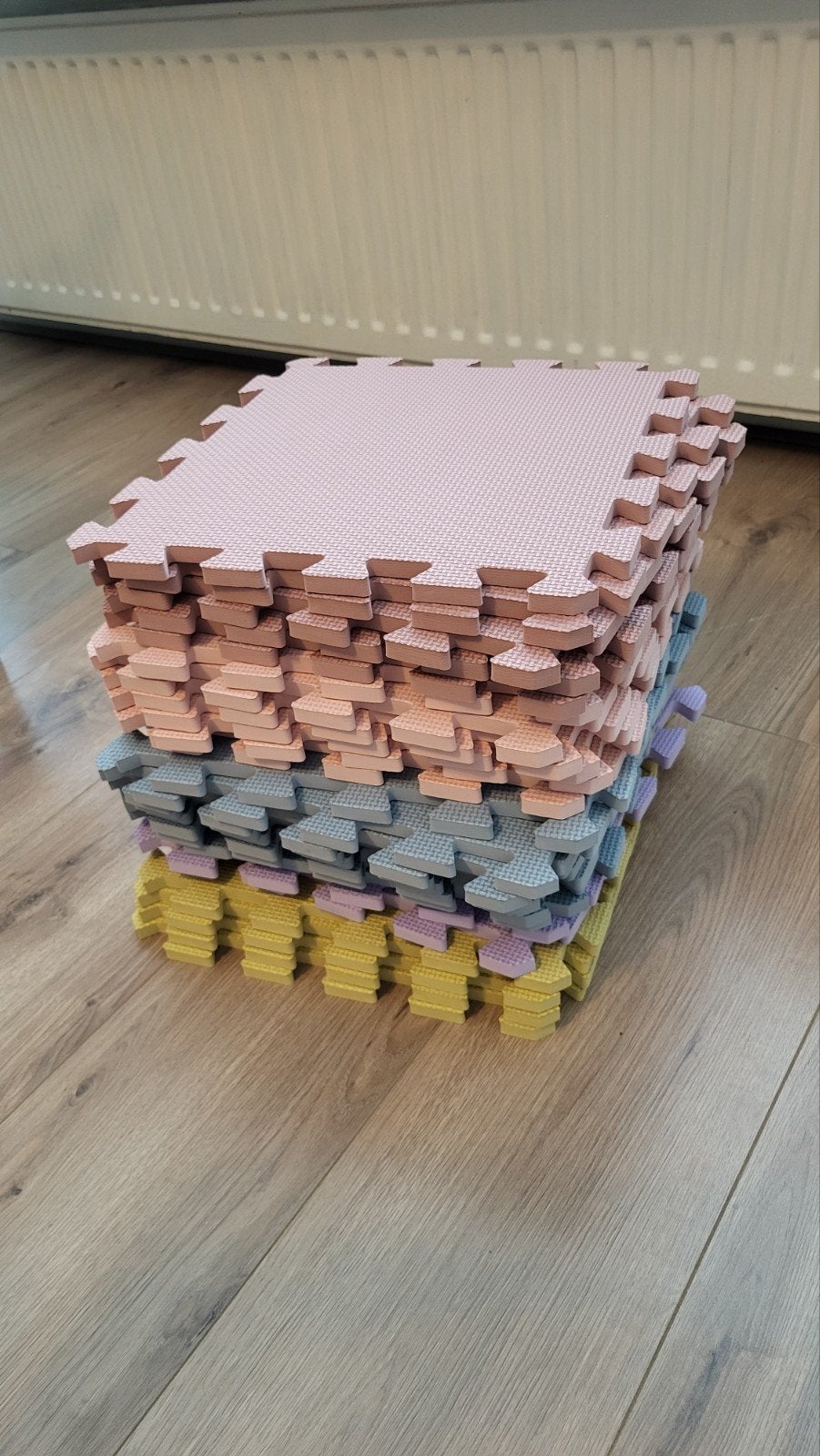 25 vloertegels, pastel met 30 randstukken, van Boxenland, Ophalen of Verzenden, Gebruikt