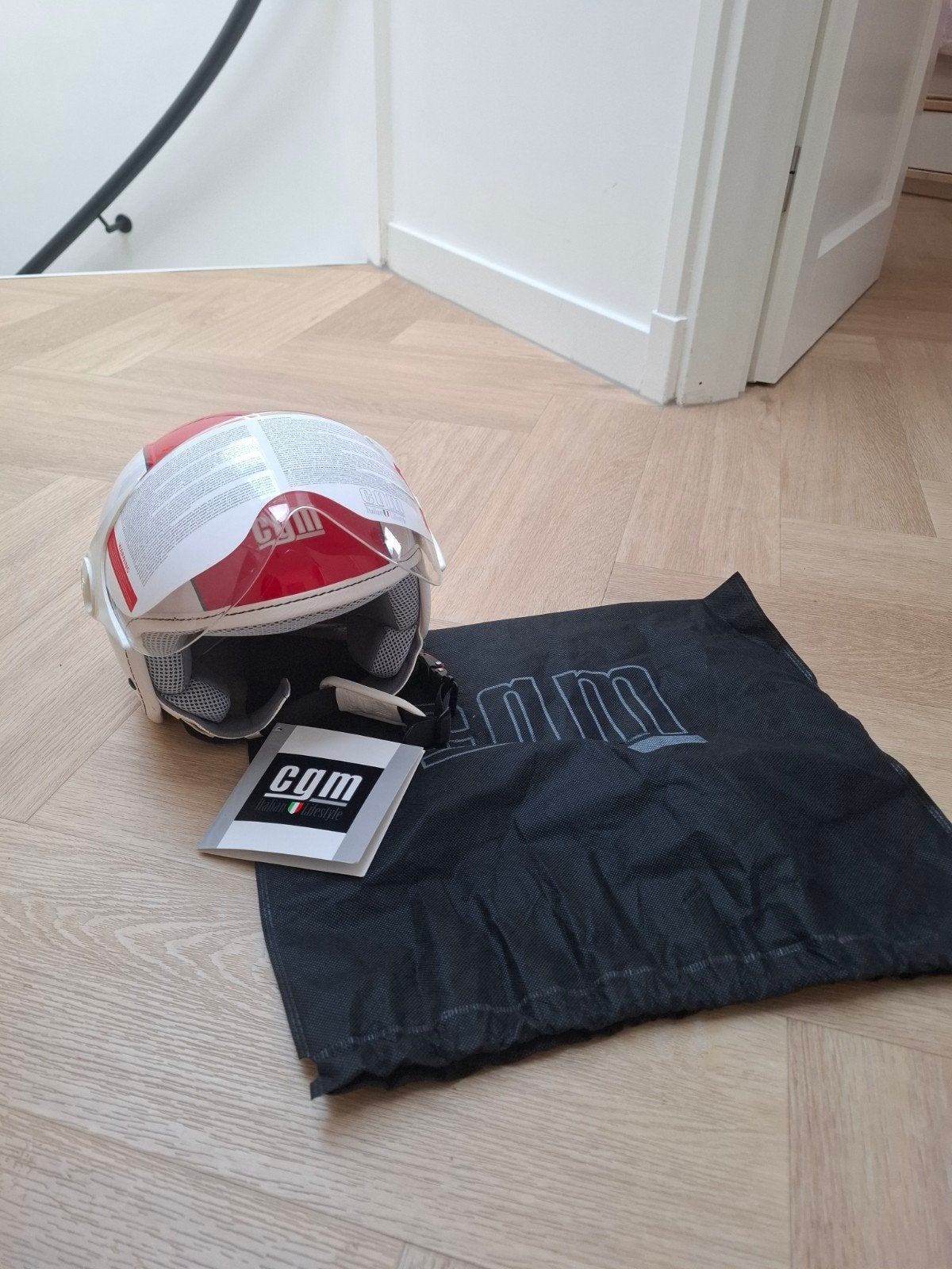 Nieuwe Rood Witte CGM Jethelm met Mini Beschadiging, Ophalen of Verzenden