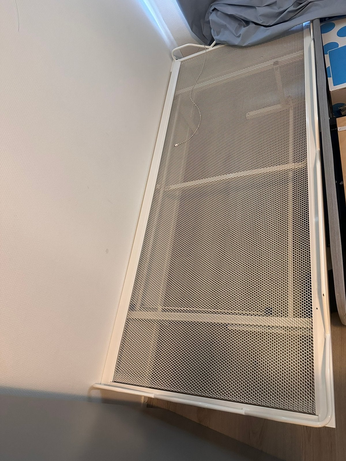 Foldable mental bed frame, Ophalen, Zo goed als nieuw, Tweepersoons, 140 cm