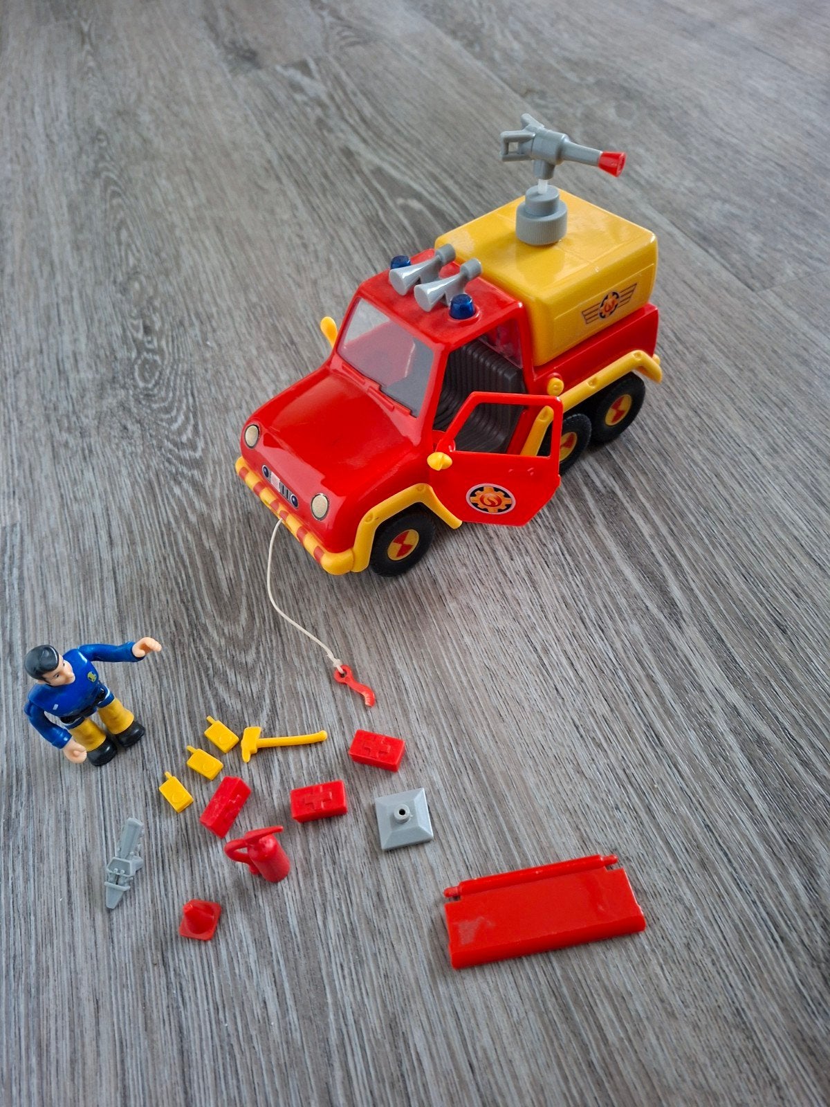 Brandweerwagen met Brandweerman Sam en Accessoires, Ophalen of Verzenden, Gebruikt, Jongen of Meisje