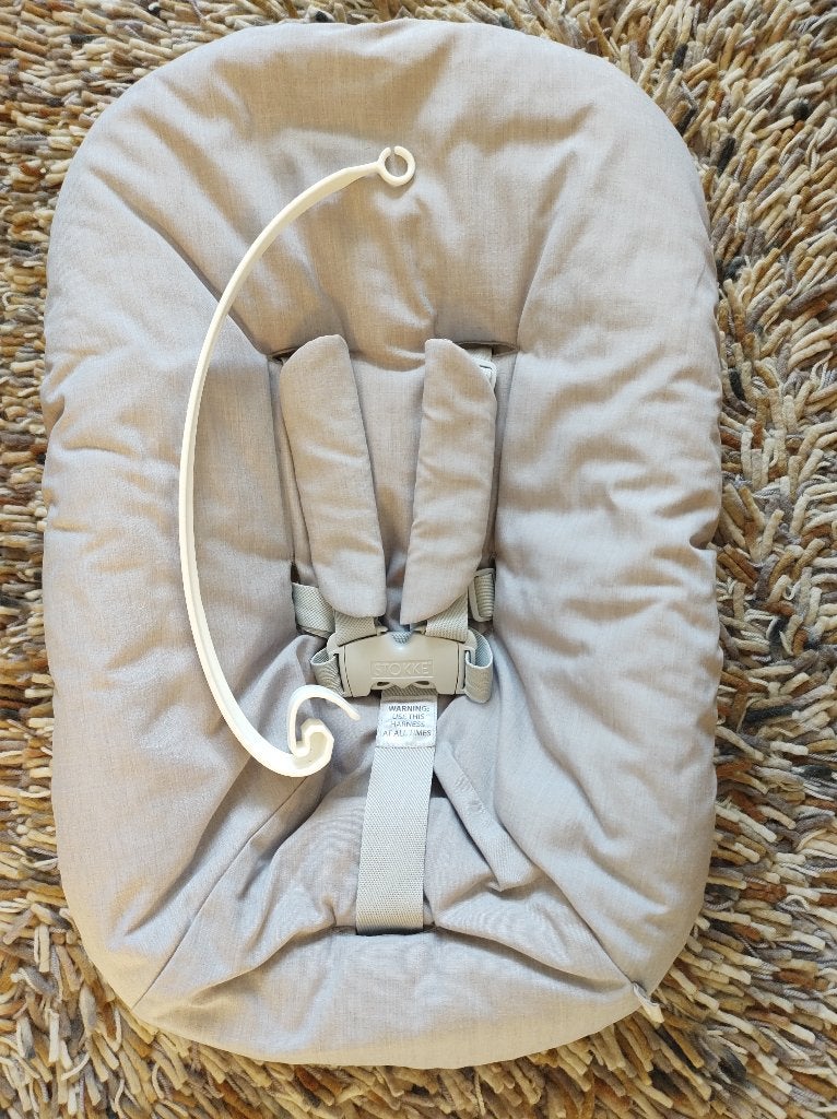 Stokke Newborn Grijs of Coral Confetti met speelboog ZGAN., Ophalen of Verzenden, Zo goed als nieuw, Overige typen, Gordel(s)