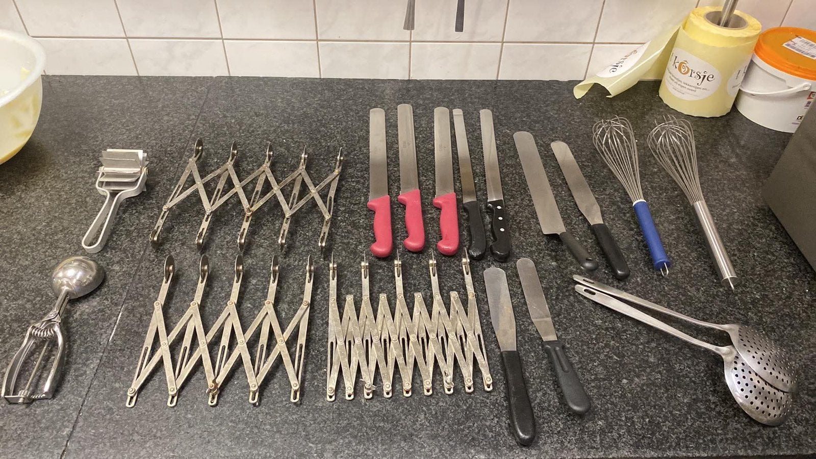 Kleine bakkerij spullen, messen kommen, enzo….., Ophalen, Zo goed als nieuw