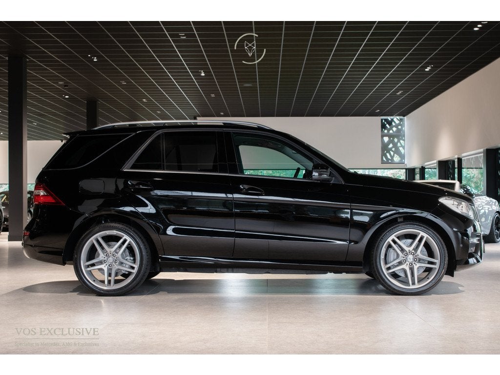 Mercedes-Benz M-Klasse 350 4M AMG Luchtvering|21''|ACC|Stand, Auto's, Mercedes-Benz, Automaat, Gebruikt, Zwart, 138 €/maand