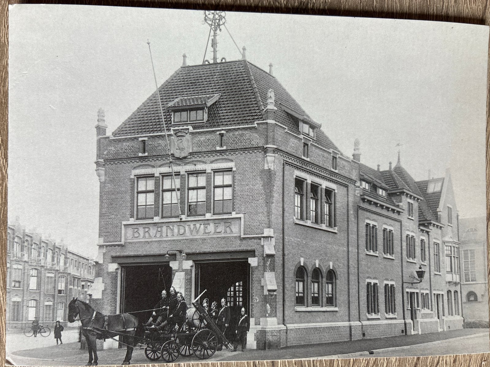 Ansichtkaart Brandweer kazerne Theresiastraat Den Haag, Verzamelen, Ophalen of Verzenden, 1960 tot 1980, Ongelopen, Zuid-Holland