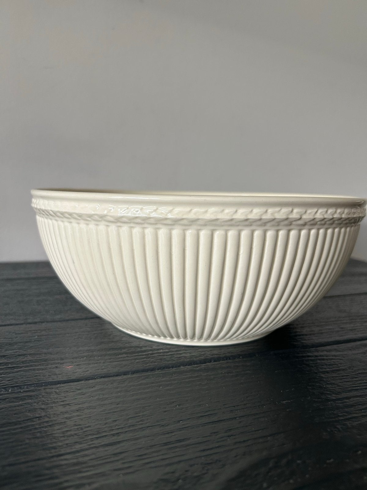Wedgwood Edme Saladeschaal 25 cm - Zo goed als nieuw, Ophalen, Porselein of Keramiek, Schaal, Rond