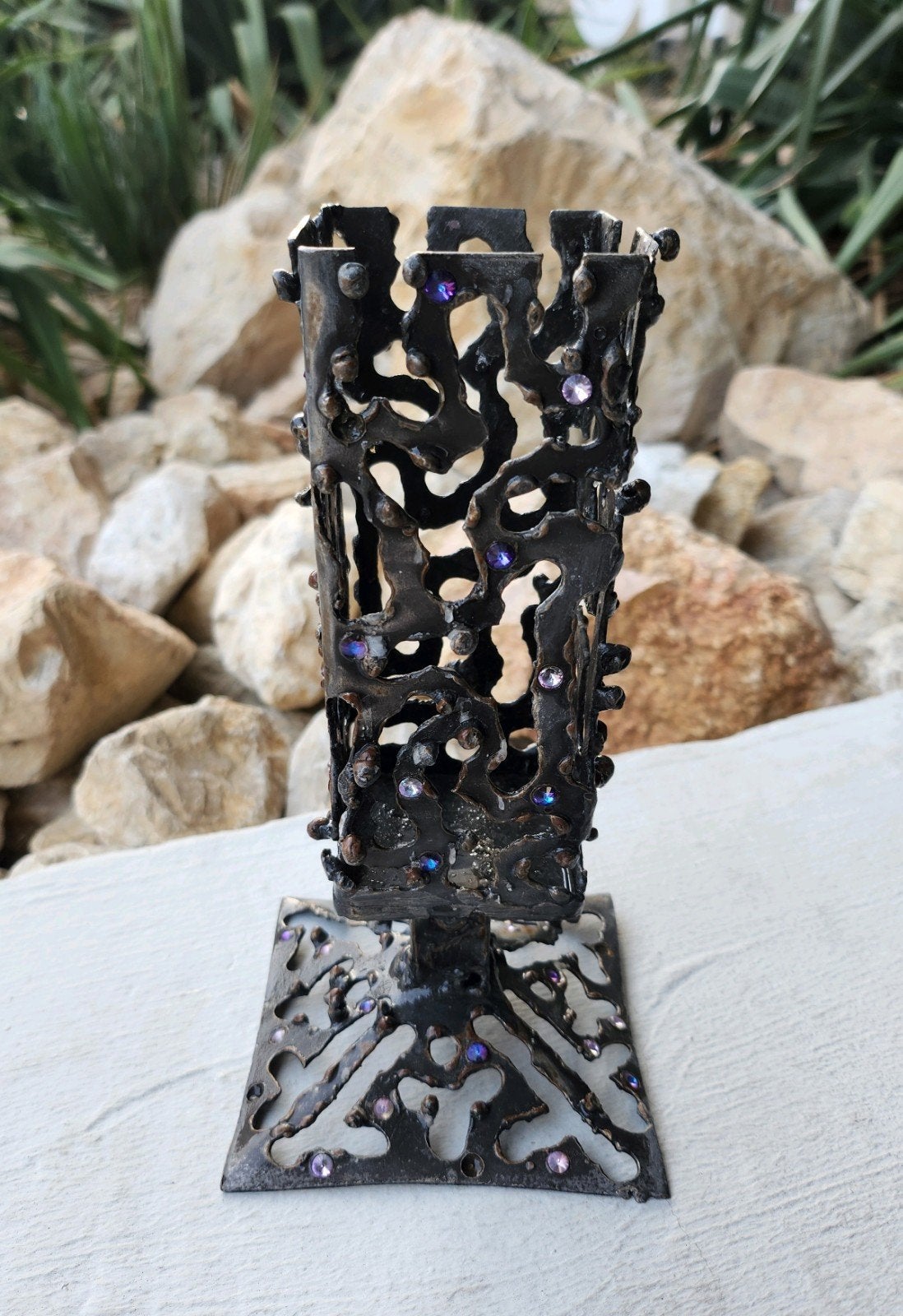 vintage handmade Brutalist iron candle holder, Huis en Inrichting, Woonaccessoires | Kandelaars en Kaarsen, Ophalen of Verzenden