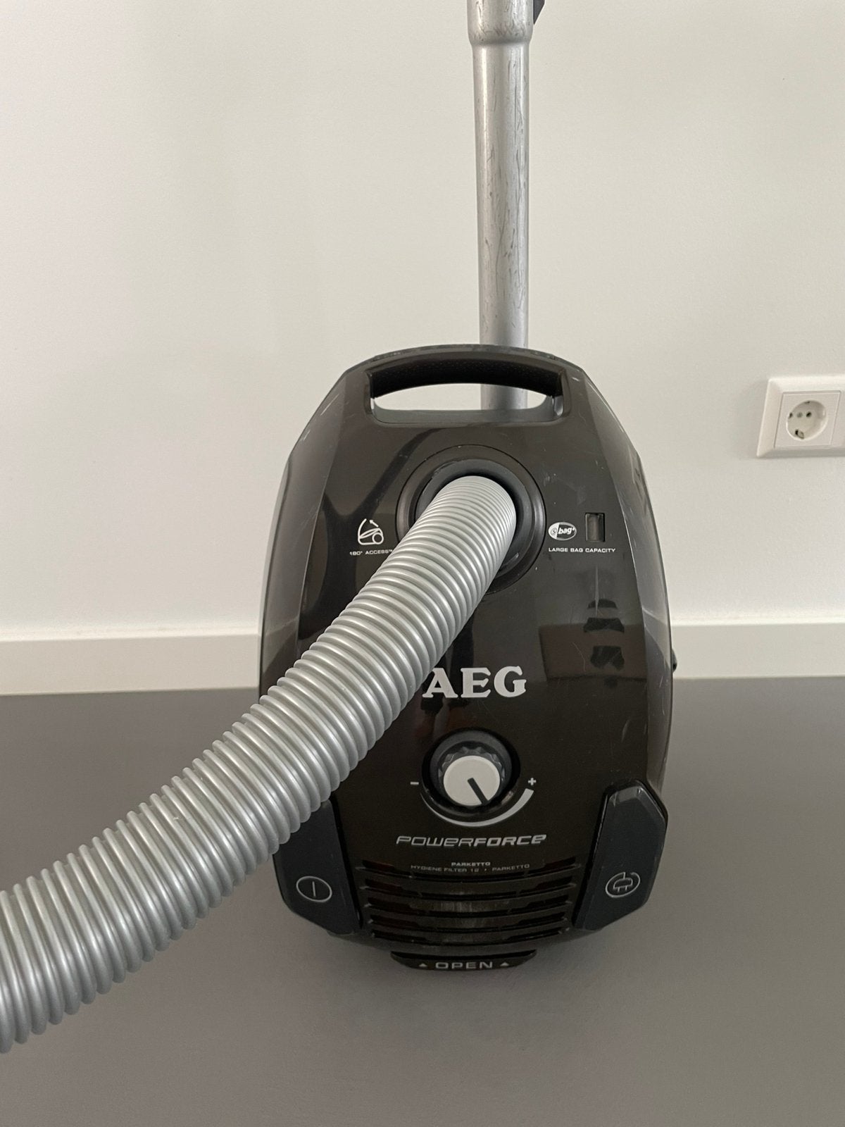 AEG stofzuiger, Gebruikt, Geschikt voor harde vloeren, Minder dan 1200 watt, Ophalen