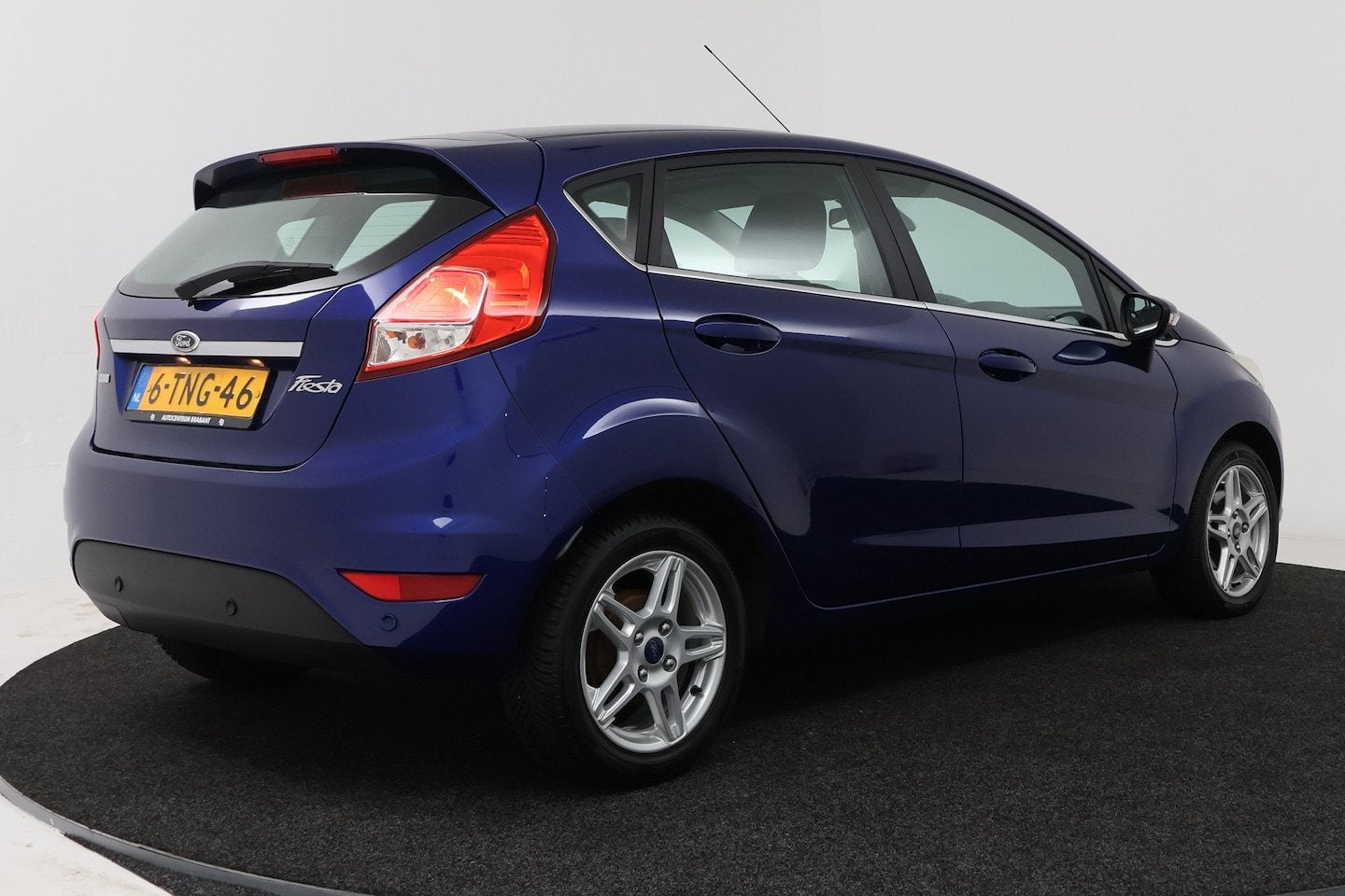 Foto 10 van Ford Fiesta 1.0 EcoBoost Titanium Automaat (NAVIGATIE, CRUIS