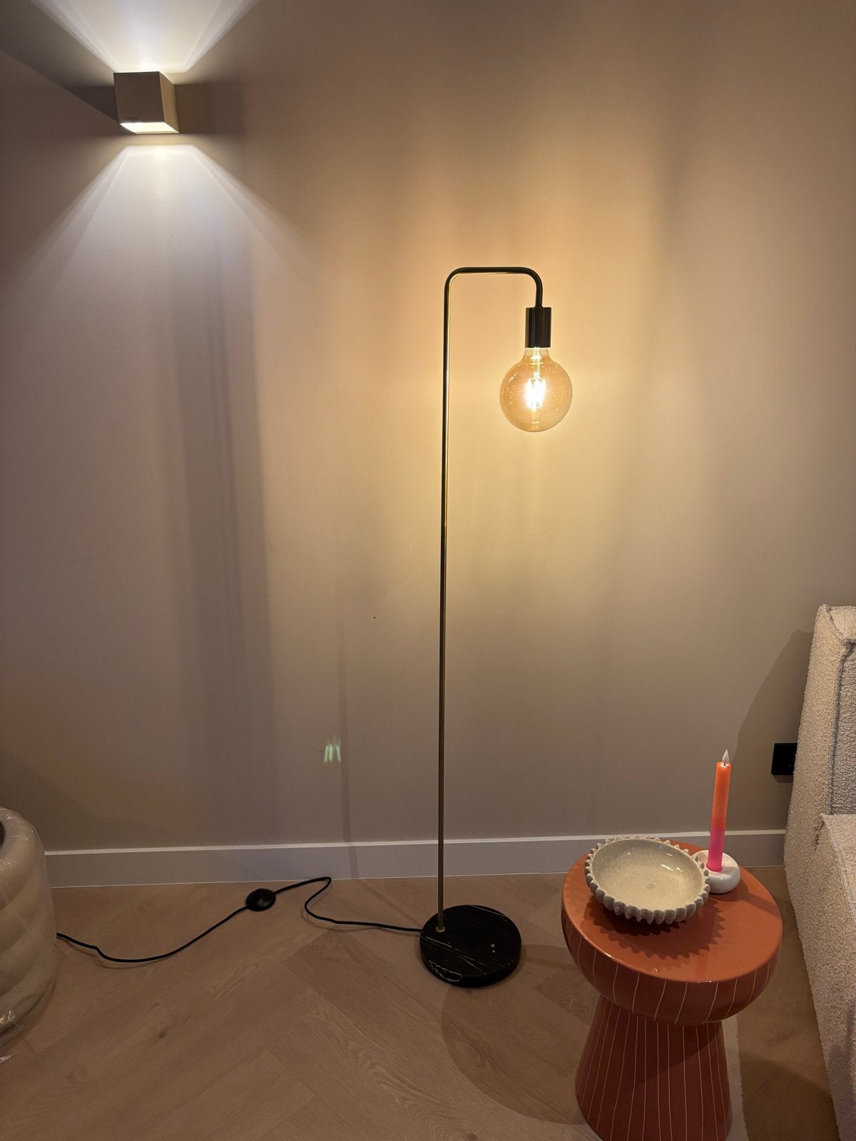 Goudkleurige vloerlamp met LED-lamp, Ophalen, E27 (groot), Zo goed als nieuw, Metaal