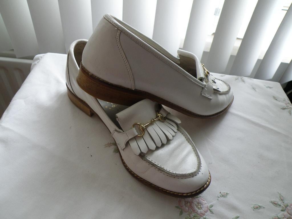 College schoenen maat 40, Ophalen of Verzenden, Zo goed als nieuw, Wit, Instappers