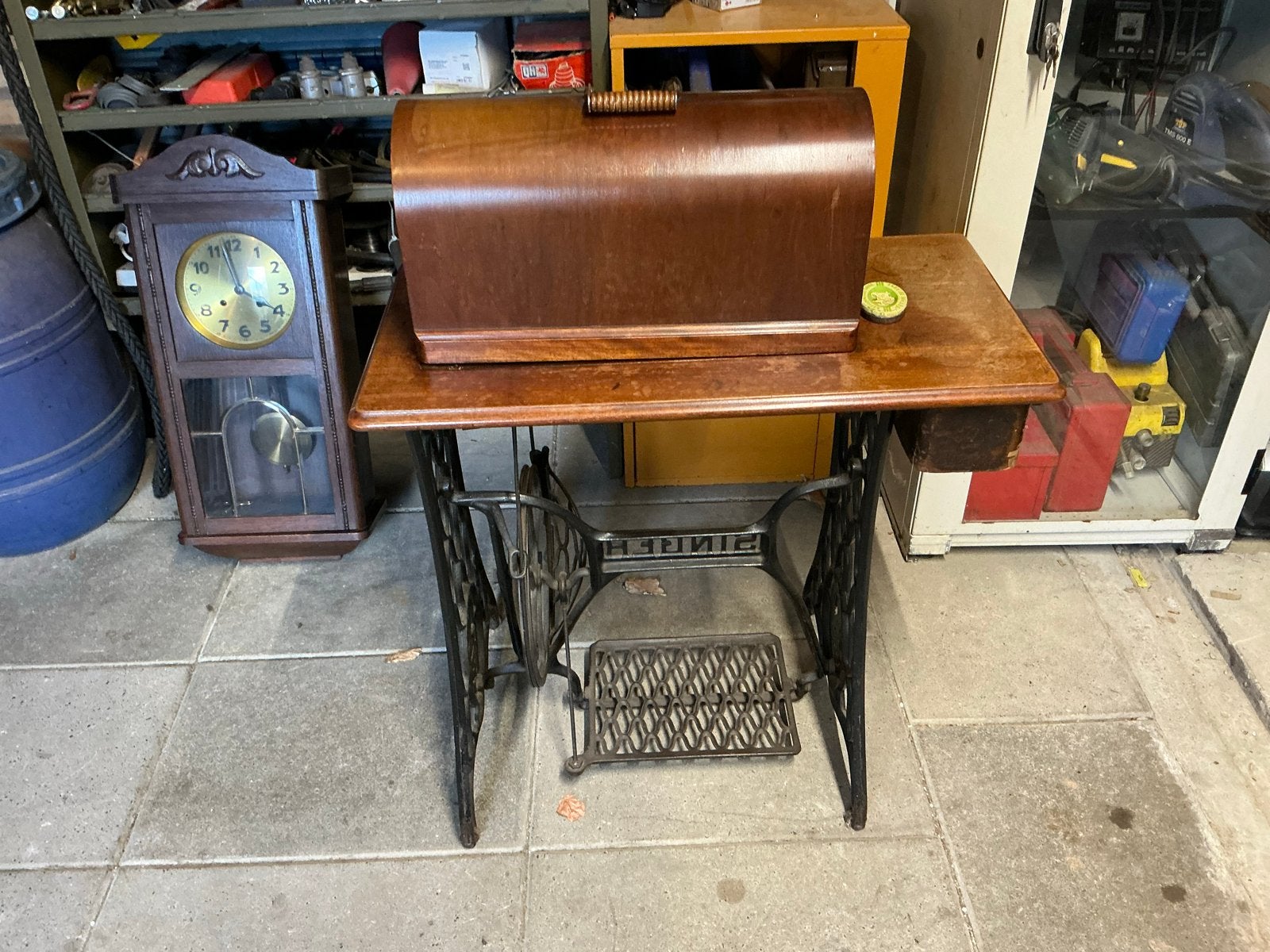 Antieke Singer Naaimachine met Houten Tafel en Kap, Ophalen