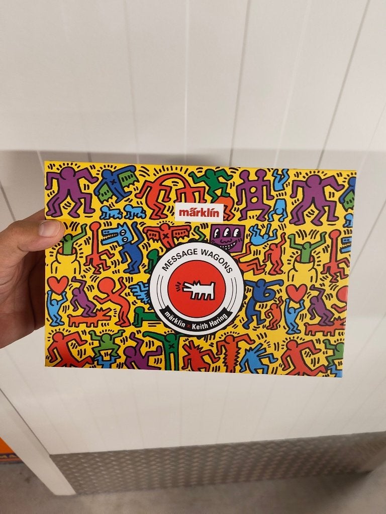 Märklin x Keith Haring Message Wagon H0 nieuw in doos, Wisselstroom, Ophalen of Verzenden, Märklin, Nieuw