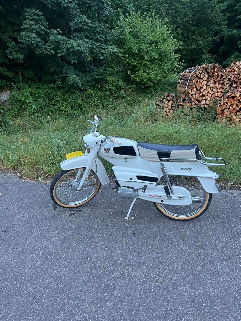 Magneet Globemaster 1964, Fietsen en Brommers, Maximaal 45 km/u, 49 cc, 2 versnellingen, Ophalen