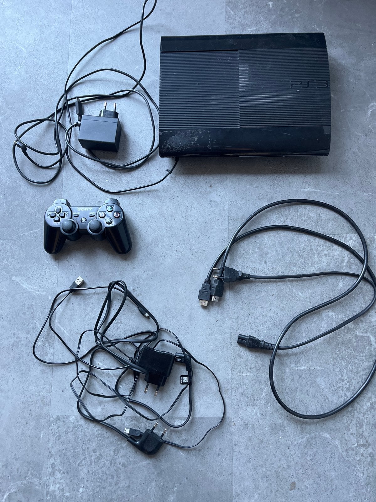 PlayStation 3 Slim met controller en kabels, Gebruikt, Ophalen of Verzenden, 120 GB, Met 1 controller