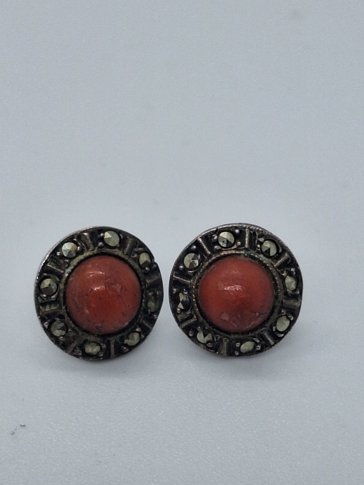 Antieke 925 Zilveren Oorknopjes met Bloedkoraal, Sieraden, Tassen en Uiterlijk, Ophalen of Verzenden, Zilver, Oorbellen, Met edelsteen