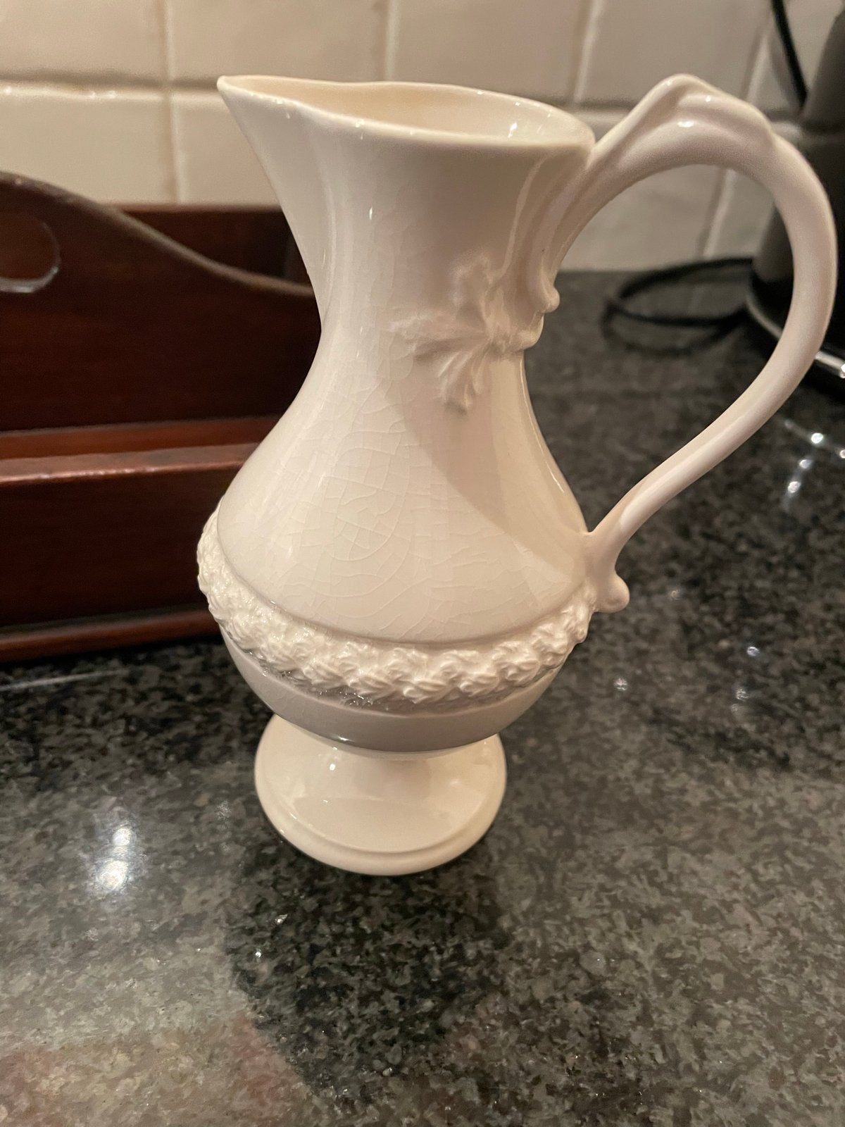 Antiek Royal Creamware Vaasje - Crèmekleurig, Ophalen of Verzenden
