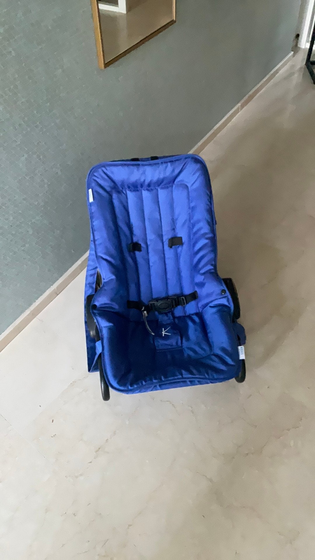 Wipstoeltje kees van happybaby, Kinderen en Baby's, Wipstoeltjes, Gebruikt, Wipstoel, Met gordel(s) of riempje(s), Ophalen