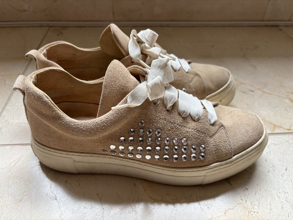 Suede sneakers met diamenten studs, Kleding | Dames, Beige, Ophalen of Verzenden, Dune, Sneakers of Gympen